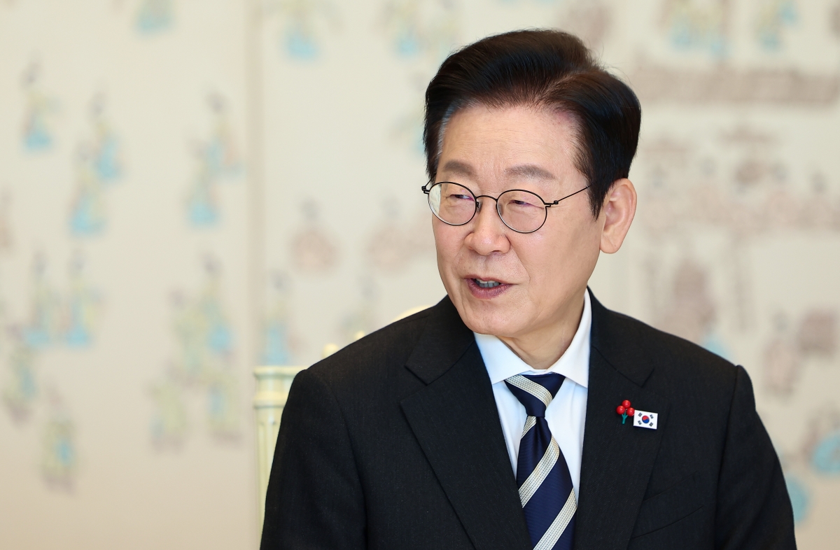 에너지경제신문-리얼미터 12월 1주 차, 주간 동향] 李 대통령 국정수행 긍정 평가 54.8%(0.1%P↑)... 민주  44.2%(1.4%P↓), 국힘 37.0%(0.4%P↓) - 리얼미터 - Realmeter